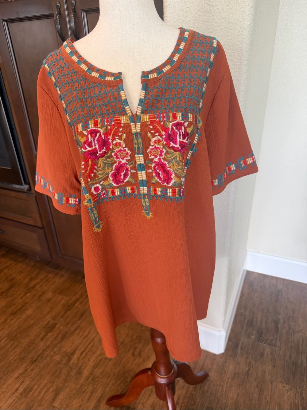 Entro Women's Rust Embroidered Floral Tunic top L